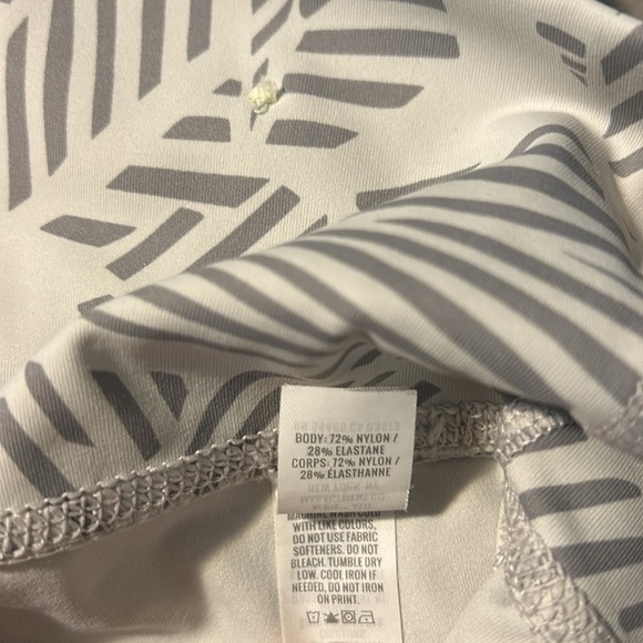 Aerie Gray Sliver Tropical Print Leggings Raw Hem M - Picture 7 of 7